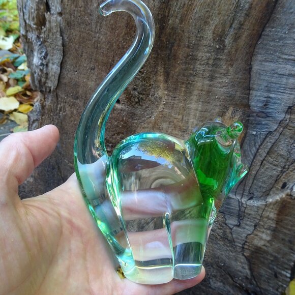 Chalet Glass Cat Figurine - Picture 10 of 10